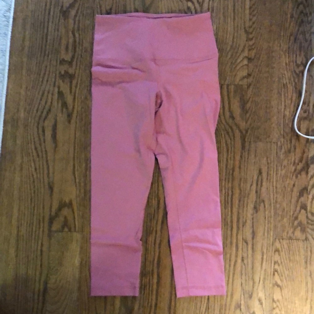 Pink workout leggings.